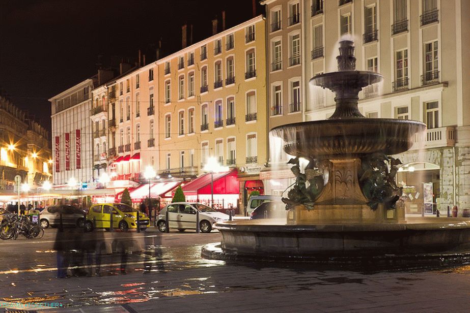 Noční Grenoble