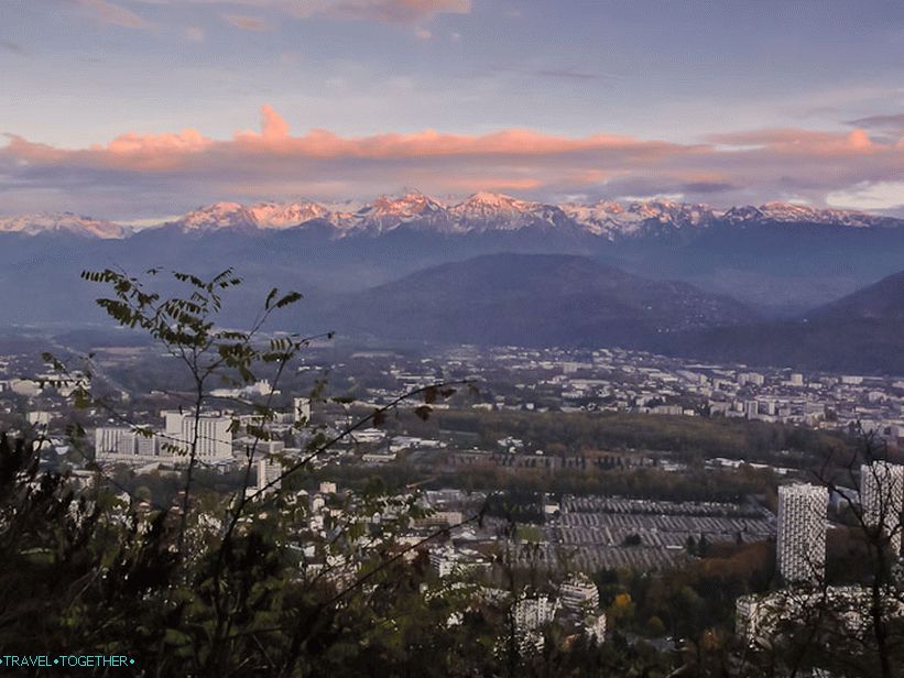 Večerní Grenoble