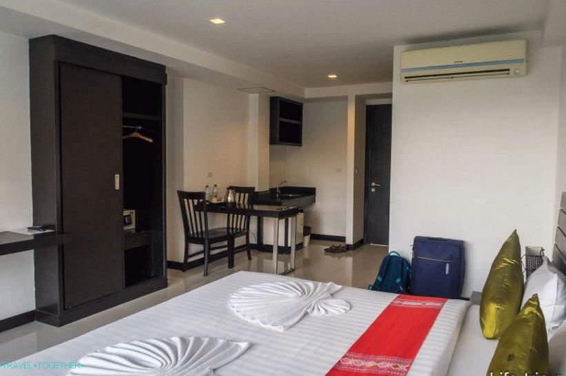 Dobrý hotel Phuket na pláži Kata - Lae Lay Suites