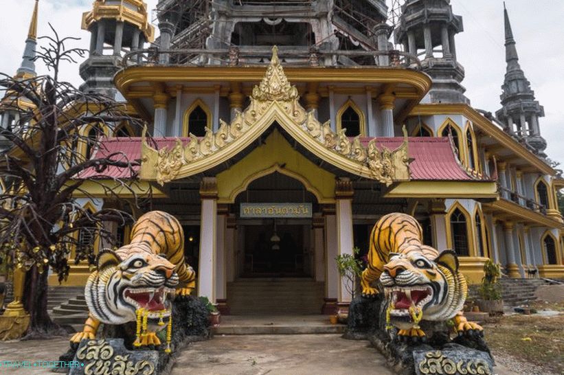 Vstup do pagody naproti chrámu tygra