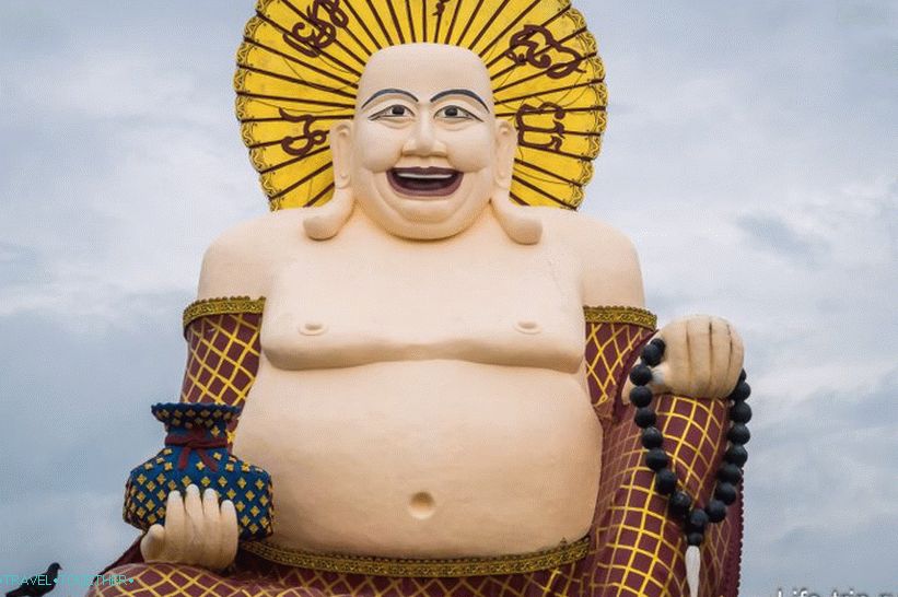 Chrámový komplex Playa Laem je turistické, ale velmi krásné místo