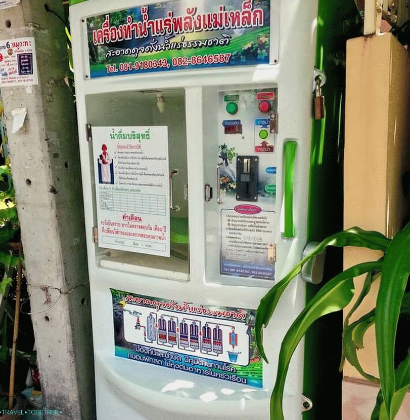 Automatický stroj na prodej pitné vody v Thajsku