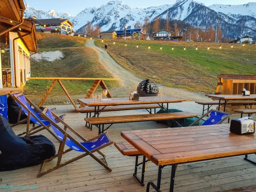 Cafe Pear - místo pro dospělé strýce a tety na náhorní plošině Rose (1170 m)