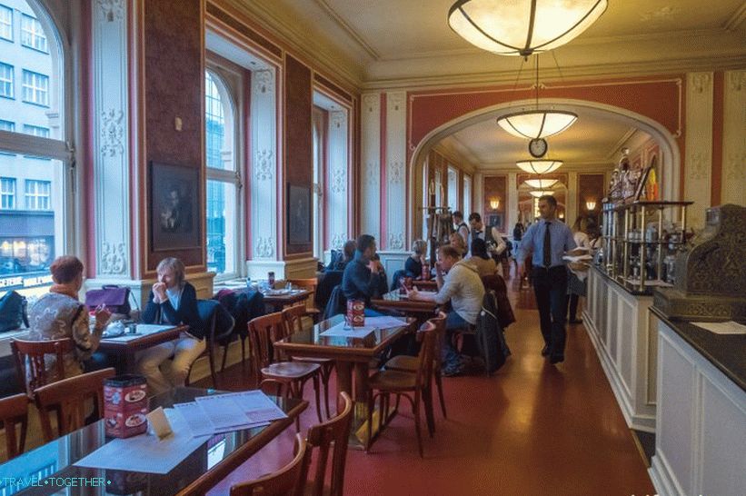 Cafe Louvre - místo pro kulturní snídani v Praze