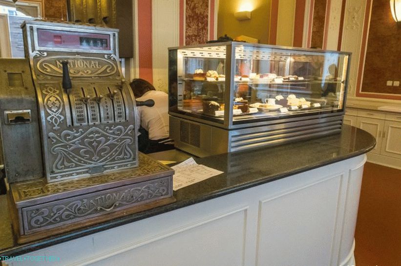 Cafe Louvre - místo pro kulturní snídani v Praze