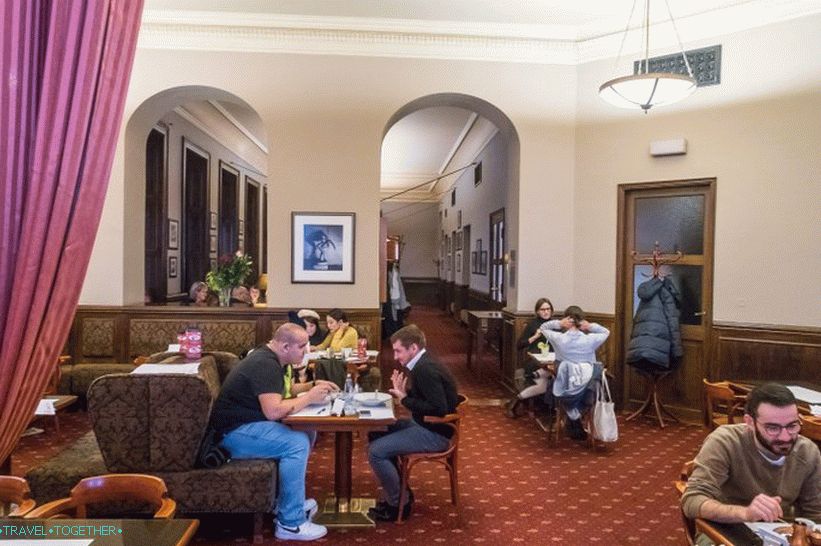 Cafe Louvre - místo pro kulturní snídani v Praze