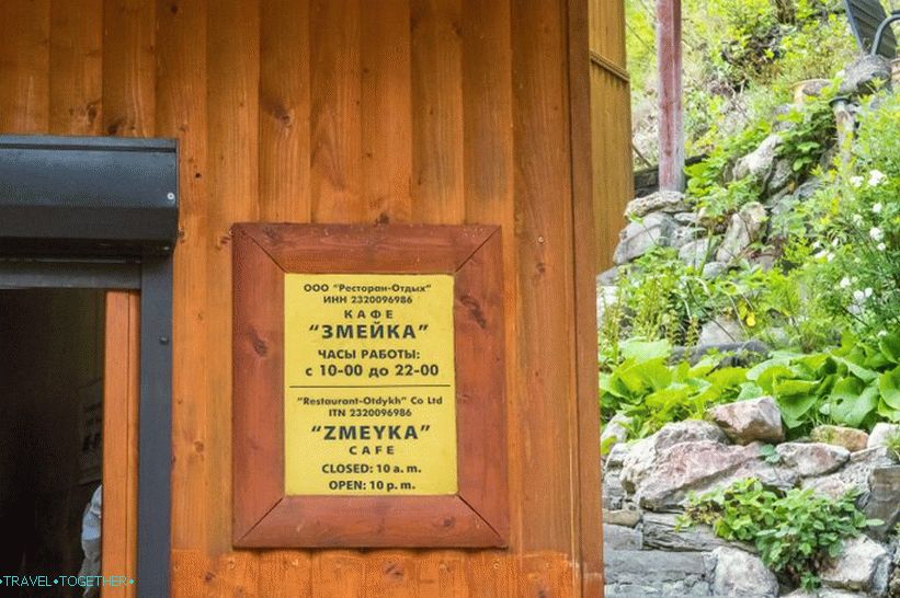 Snake Cafe - jediná instituce na vodopády Zmeikovskie