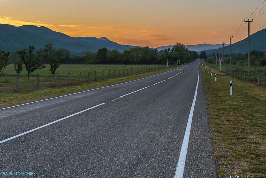 Opravdu se mi líbí cesta mezi Krinitsou a dálnicí