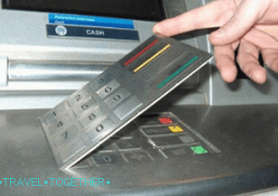 Skimmer v bankomatech