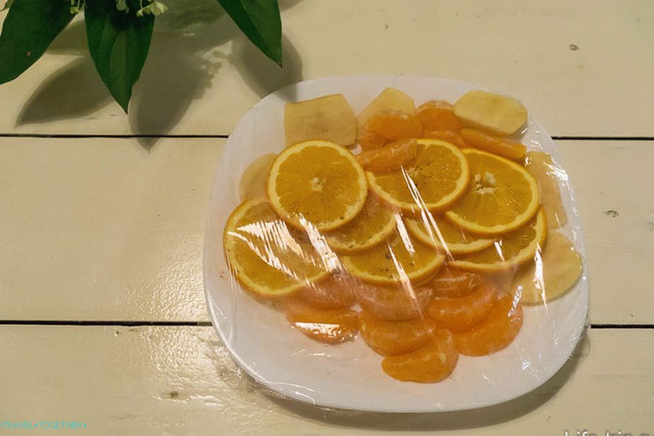 V lednici na nás čeká ovocná deska