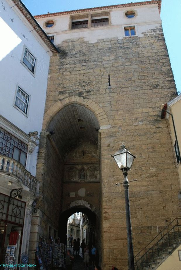 Arch of Almedina
