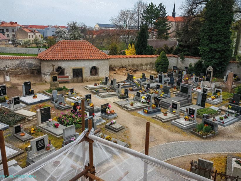 Kostnitsa v České republice v Kutné Hoře - pyramidy lebek