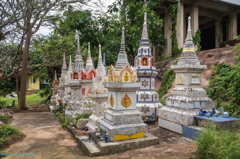 Červený chrám na Samui a první turista - čas úžasných příběhů