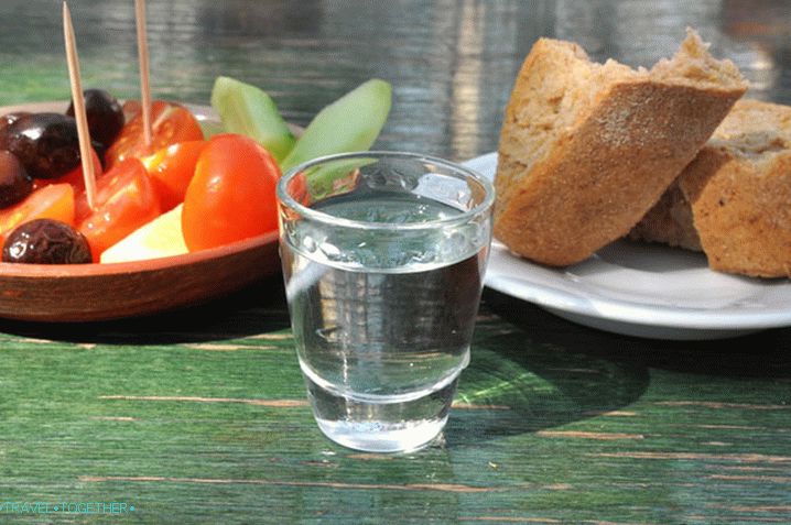 Cretan raki - nektar Kréty