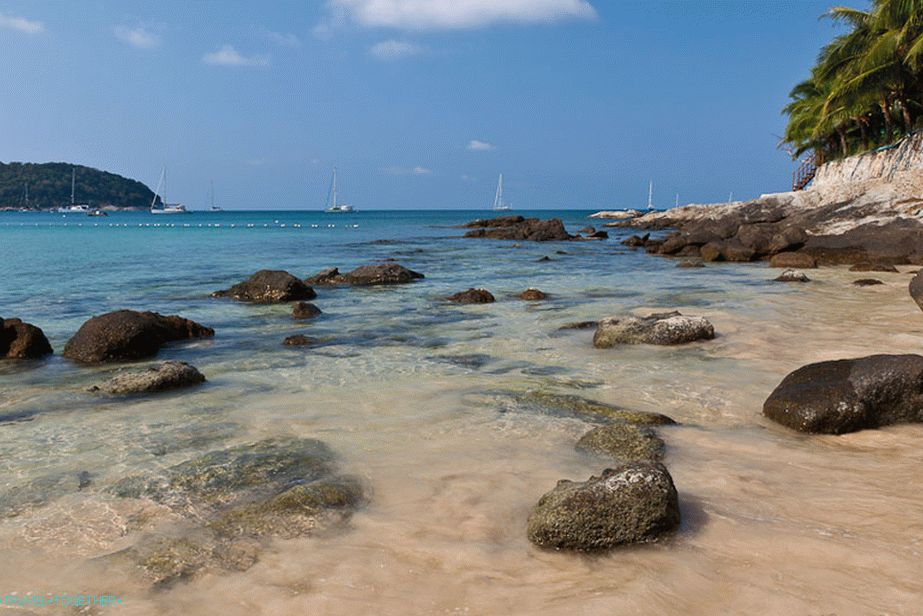 Nai Harn Beach v Phuketu