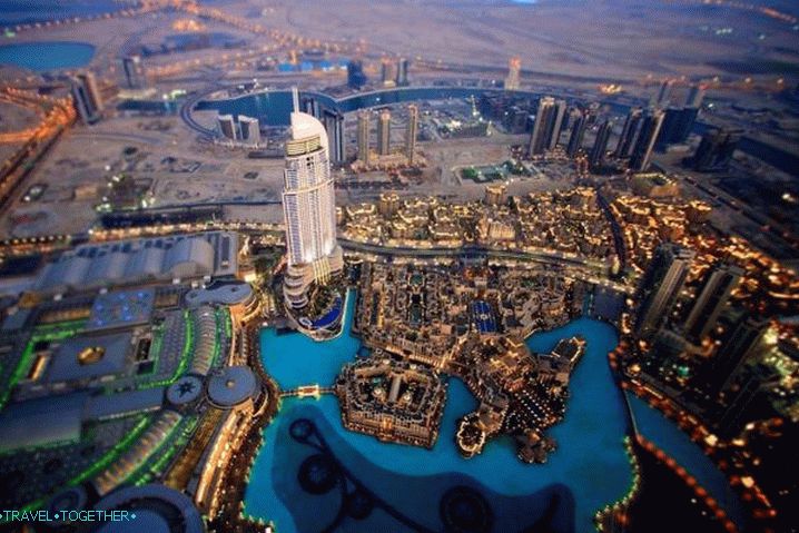 SAE, Pohled na noční město z ochozu věže Burj Khalifa