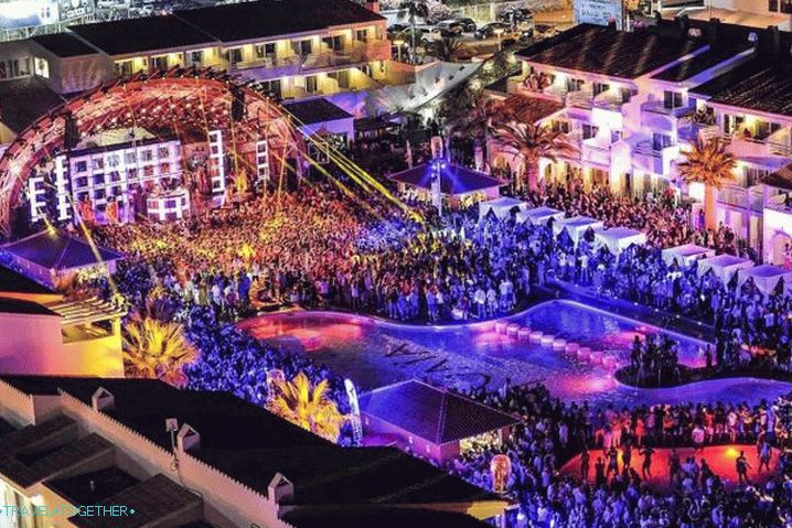 Španělsko, ostrov Ibiza - centrum klubového života, ideální pro mladé lidi