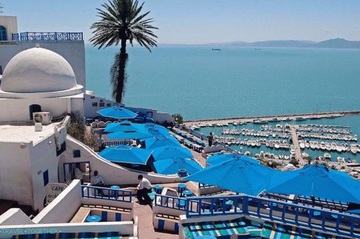 Tunisko, město Sidi Bou Said je natřeno v bílé a modré barvě