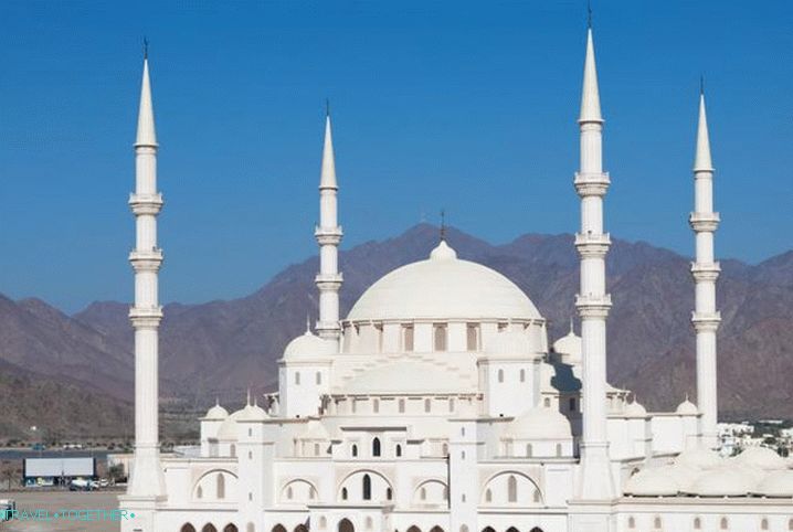 Mešita Fujairah Spojených arabských emirátů