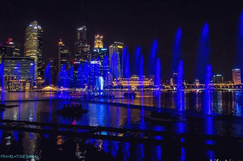 Laserová show v Singapuru poblíž Marina Bay - fontány, lasery a světlo