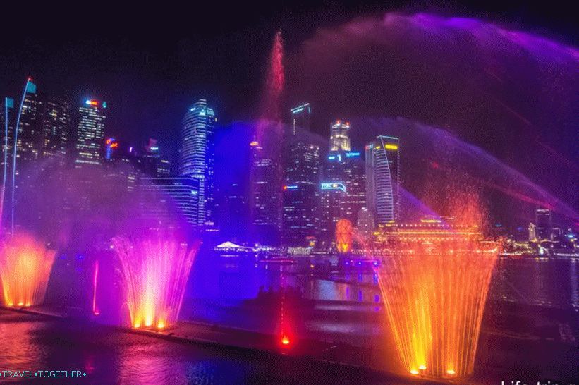 Laserová show v Singapuru poblíž Marina Bay - fontány, lasery a světlo
