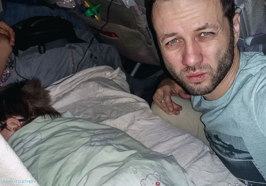 Yerova stráž snů, sedící na podlaze mezi sedadly