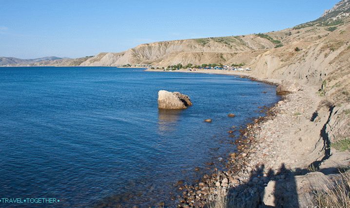 Pláž ve Fox Bay. Krym.