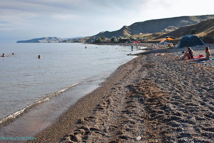 Pláž ve Fox Bay. Krym.