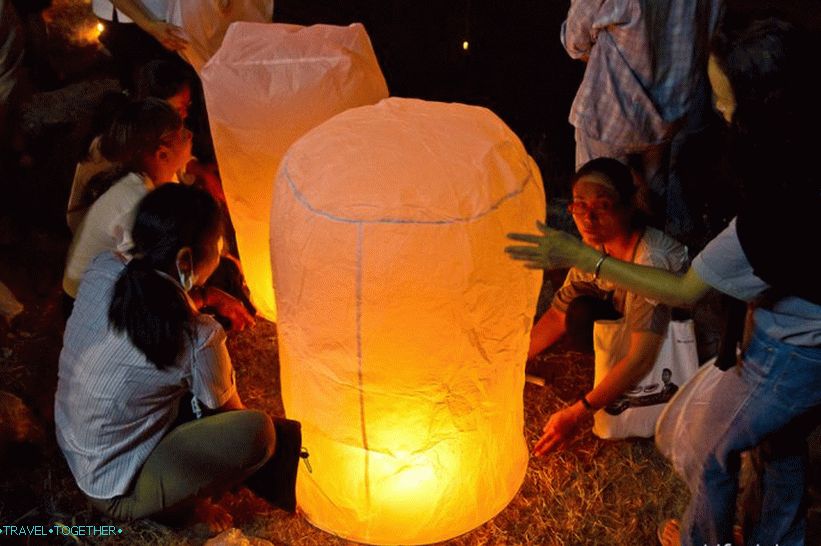 Loy Kratong a Yipeng Festival (3)