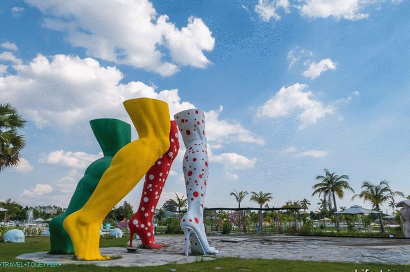 Love Art Park v Pattaya - erotický park pro amatérky