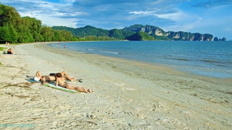 Plážový klobouk Nopparat Tara v provincii Krabi