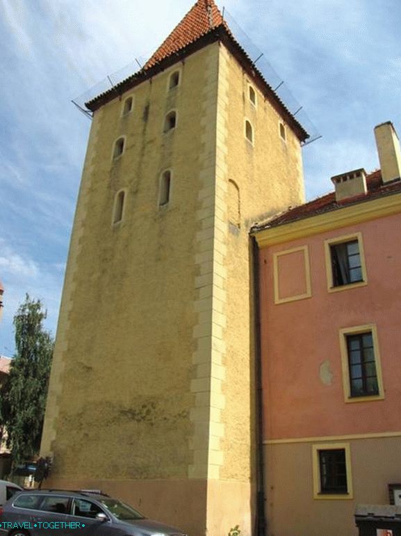 Pozůstatky hradeb 14. století