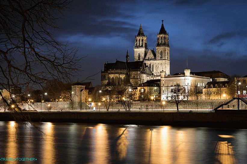 Pohled na město z břehů Labe