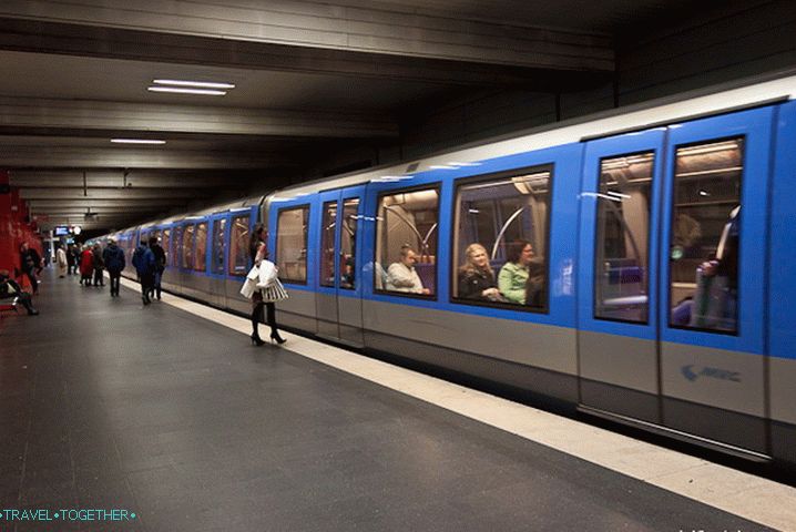 Moderní vlaky v metru