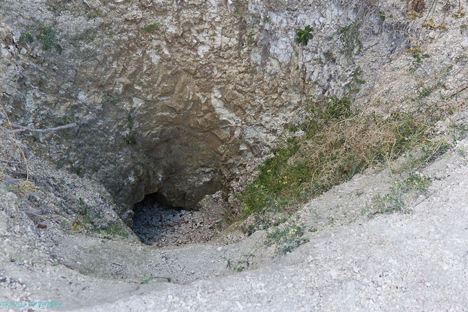 Vstup do jeskyně Migulinsky