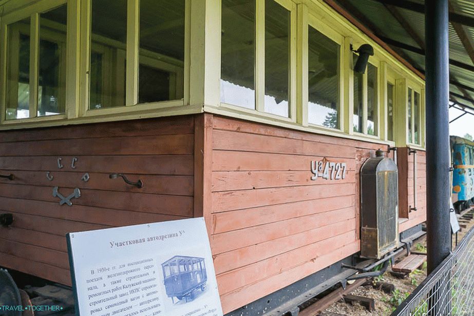 Autocar s motorem uprostřed