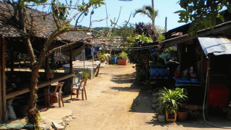 Angthong Marine Park - cikánská vesnice na ostrově Paluay