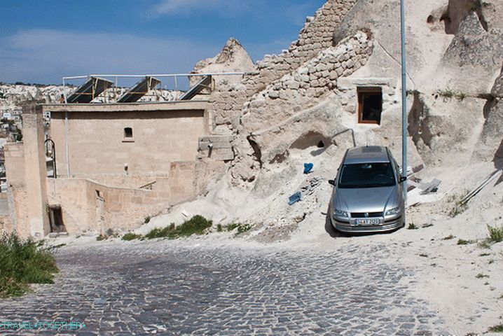Parkování v podmínkách Goreme.