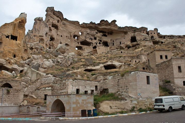 Stará vesnice v Cavusinu - 3 km od Goreme.