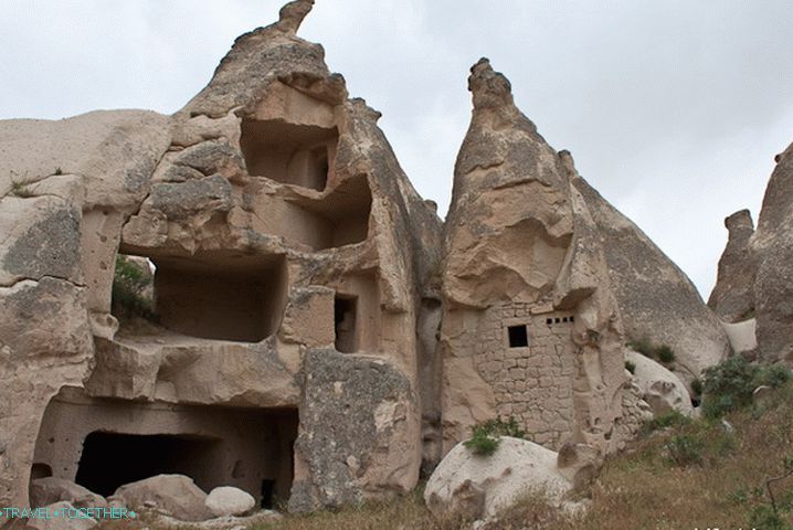 Vedle Goreme. Sekční dům.