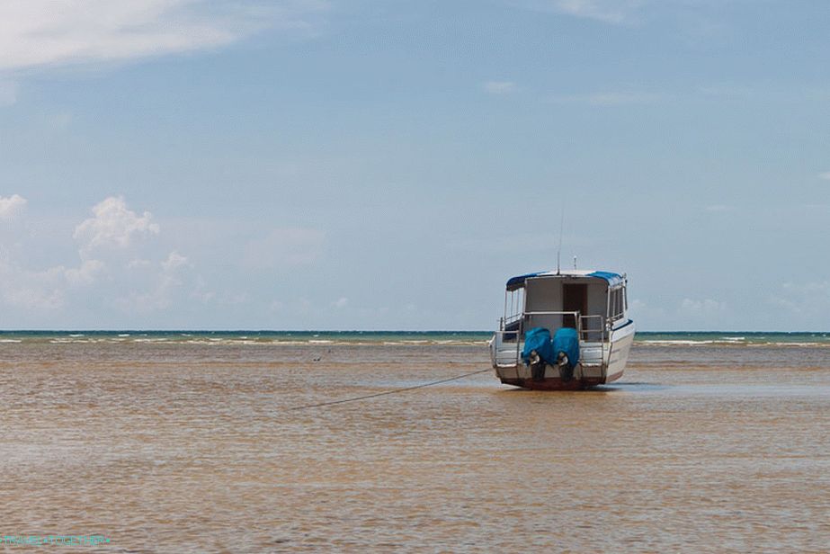 Ebb na pláži Nai Yang Beach