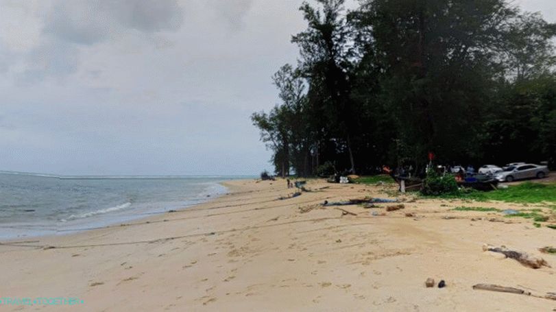 Severní část pláže Nai Yang Beach v Phuketu