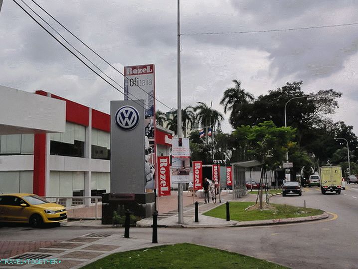 Salon Volkswagen a Rozel před konzulátem Thajska