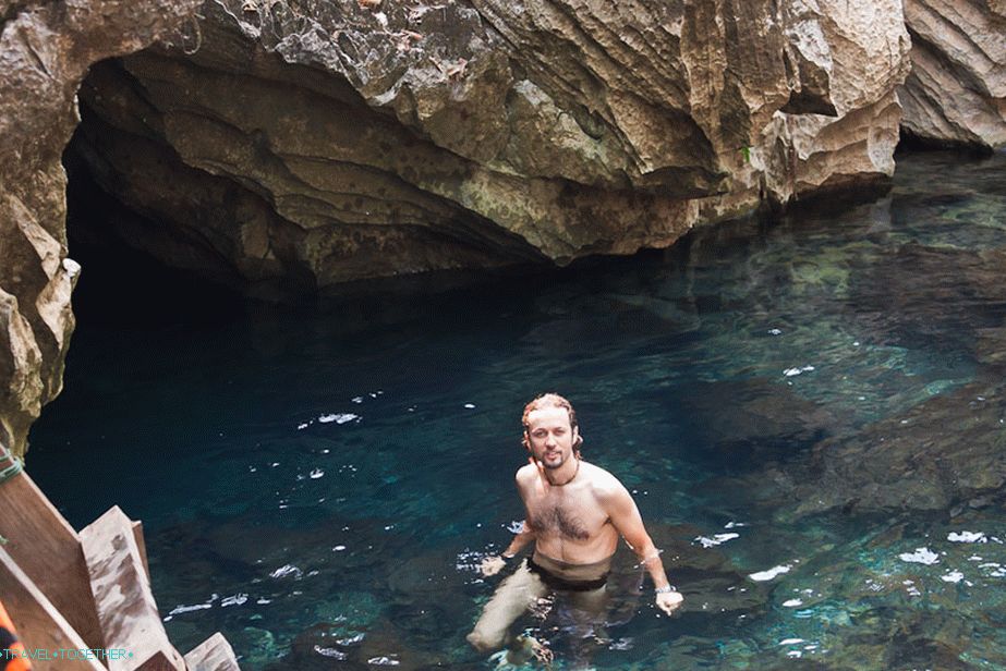 Laguna poblíž jeskyně Tham Chang