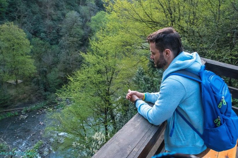 Orekhovsky vodopád v Soči - piknik v přírodě