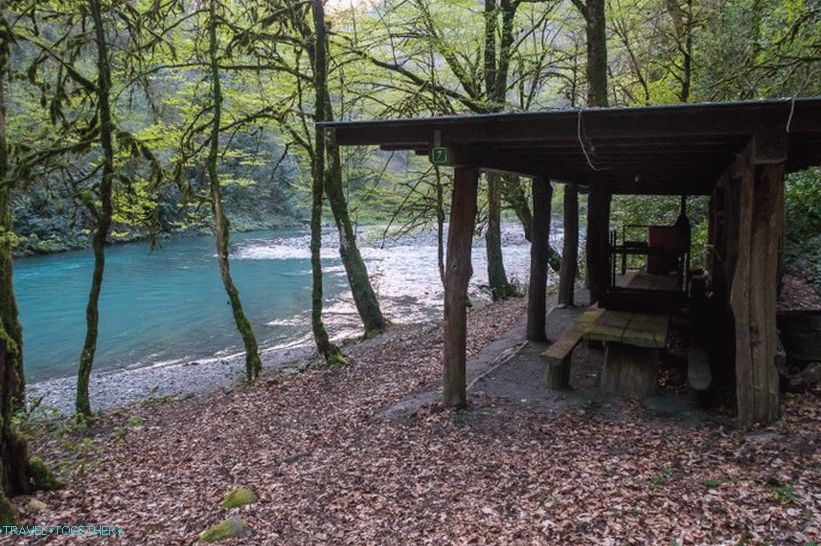 Orekhovsky vodopád v Soči - piknik v přírodě
