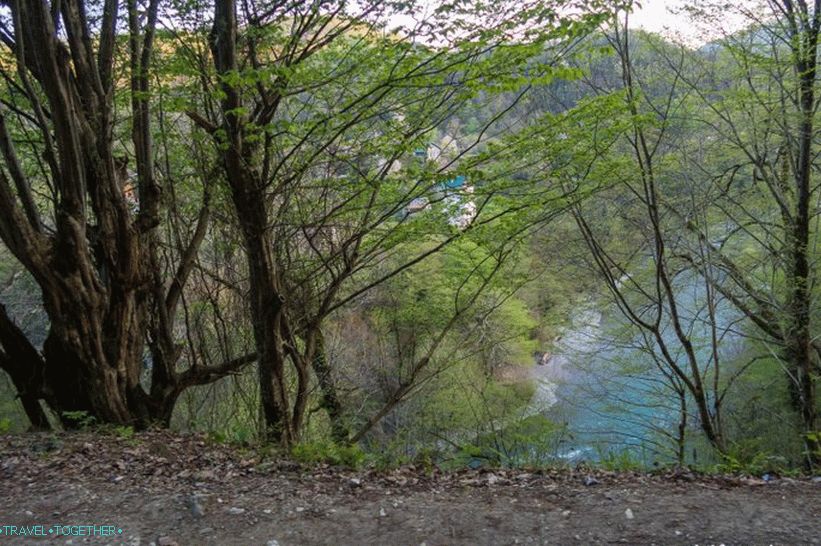 Orekhovsky vodopád v Soči - piknik v přírodě