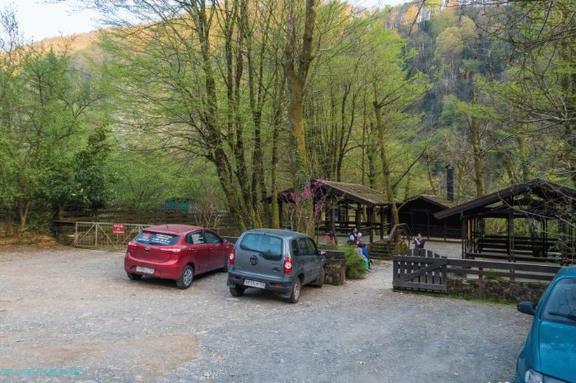 Orekhovsky vodopád v Soči - piknik v přírodě