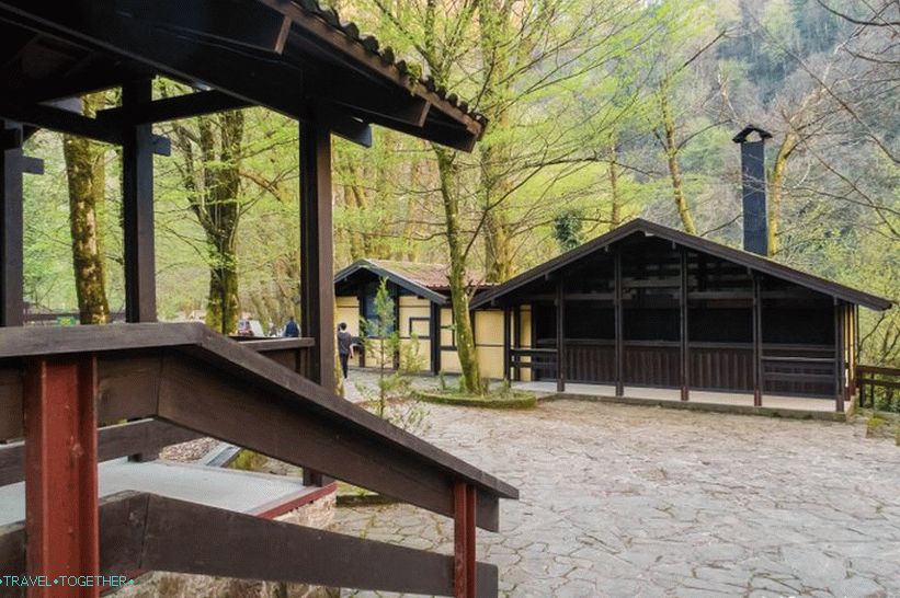 Orekhovsky vodopád v Soči - piknik v přírodě