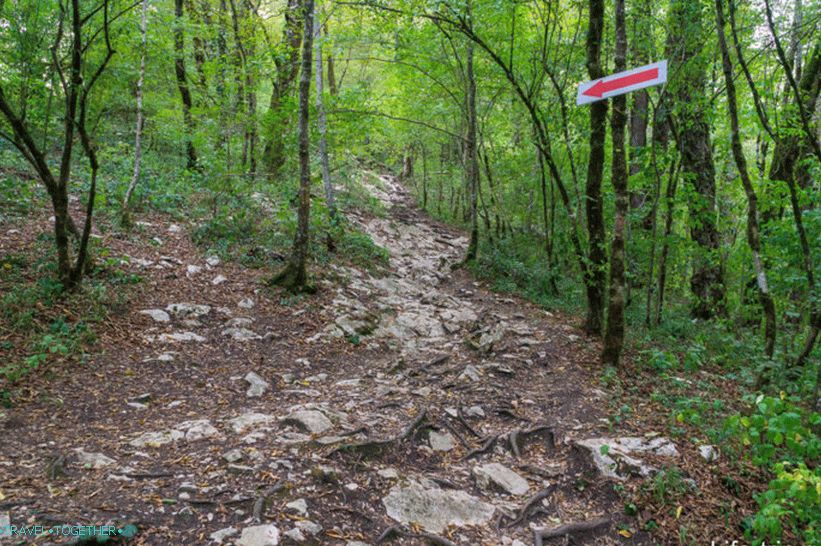 Vyšplhejte se na Eagle Rocks ze strany Akhunu a vodopádů